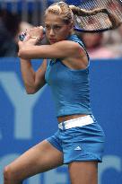 Kournikova back with a bang at Toray tennis championships